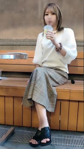 友人の彼女の美容師とホテルで我慢できずに中出しセックス※顔出し