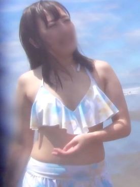 【個撮】丁度良いムチムチボディの女子大生『ひなちゃん』 太ももフェザータッチ→手マンで愛液を大量に分泌させながらメス声悶絶♥